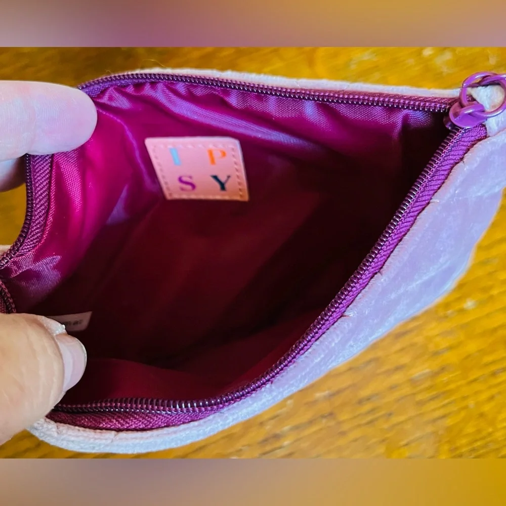 Ipsy makeup bag with SURPRISE piece of jewelry soft mauve New